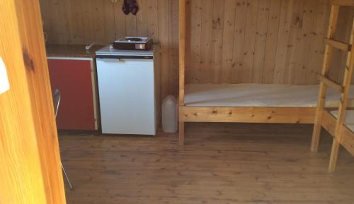 Budget Cottage with Shared Bathroom (4 Adults)