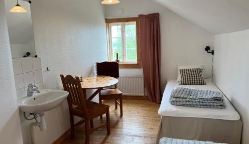 Standard Twin Room with Shared Bathroom