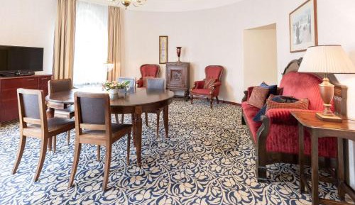 Suite - Castle Building