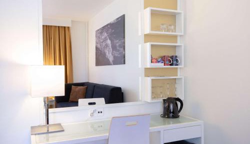 Superior Plus Family Room - Park Building