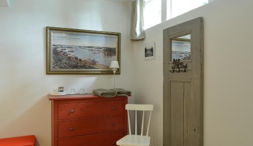 Twin Room with Shared Toilet