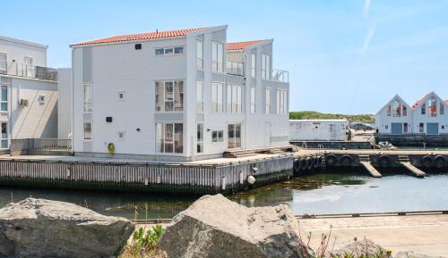 Family Two-Bedroom Apartment with View