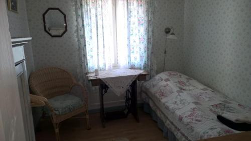 Single Room with Shared Shower and Toilet