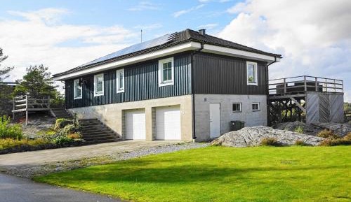 Three-Bedroom Vacation Home 