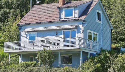 Five-Bedroom Holiday Home