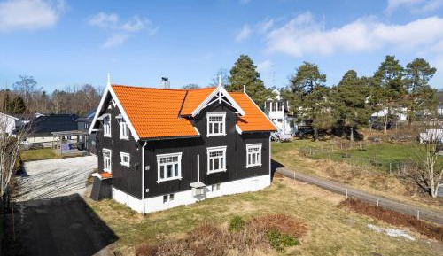 Seven-Bedroom House