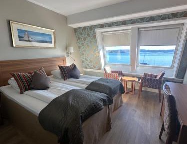 Double or Twin Room with Sea View