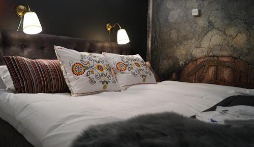 Double Room with Private Toilet and Shared Shower (No Windows)