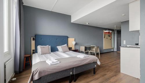 Family Studio with One King and Two Single Beds - Non-Smoking