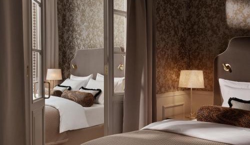 Courtyard Twin Suite with spa and lounge access
