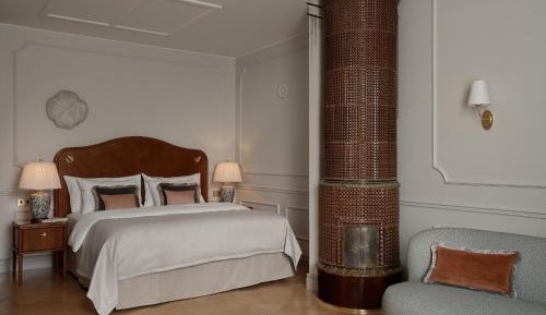 Junior Park Suite with spa and lounge access