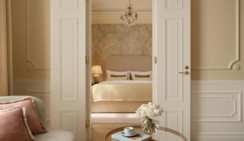 Executive Suite with spa and lounge access