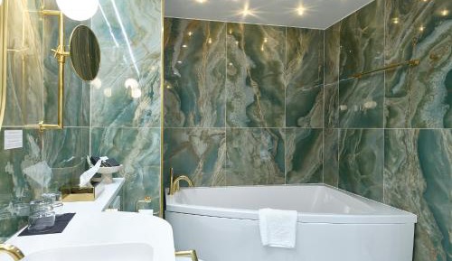 Suite with City View