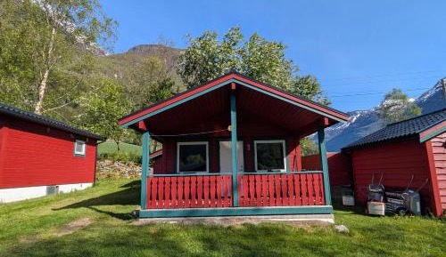 One-Bedroom Cottage with Shared Shower