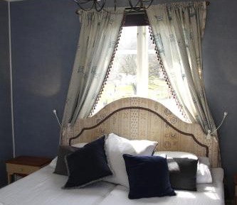 Double or Twin Room with Shared Bathroom