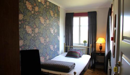 Single Room with Shared Bathroom