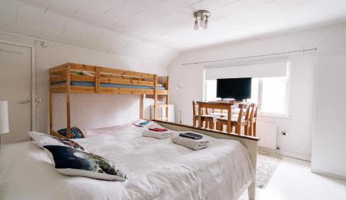 Quadruple Room with Shared Bathroom