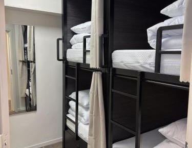 Private Quadruple Capsule Room