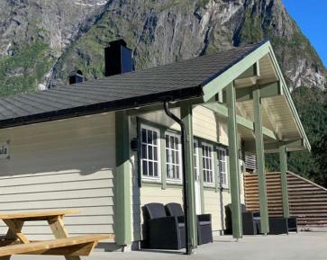 Three-Bedroom Cottage with Sauna