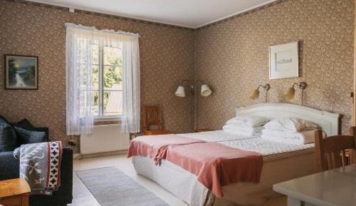 Double or Twin Room with Shared Bathroom