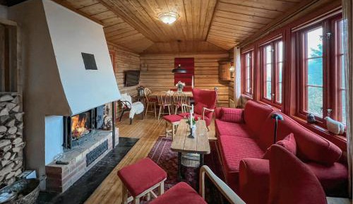 Three-Bedroom Vacation Home 