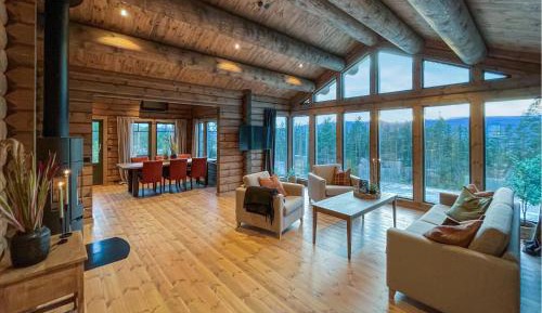 Three-Bedroom Vacation Home 