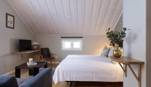 One-Bedroom Apartment (2 Adults)