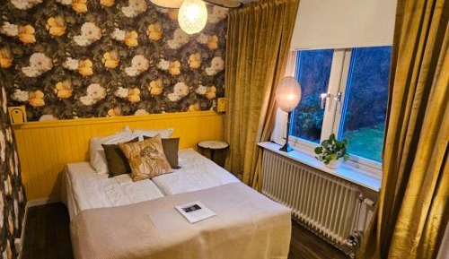 Twin Room with Shared Toilet