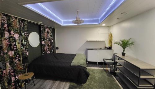 Double Room with Shared Toilet