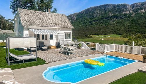 Three-Bedroom Vacation Home 