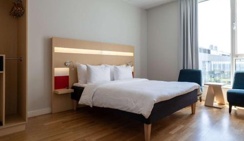 Standard Queen Room