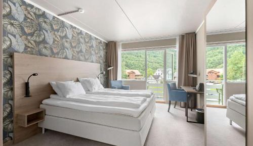 Superior Queen Room with Balcony and Sea View