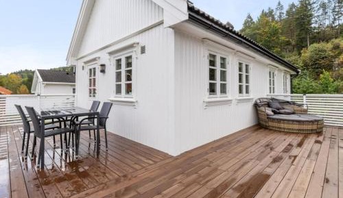 Three-Bedroom Vacation Home 