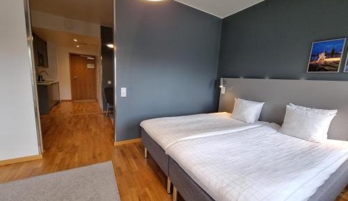 Studio Twin with Kitchenette