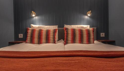 Small Double Room Without Window