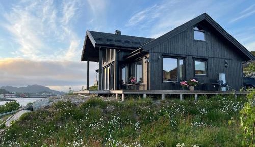 Four-Bedroom Deluxe Home - Oceanfront