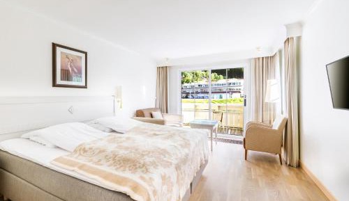 Medium Double room with balcony and valley view
