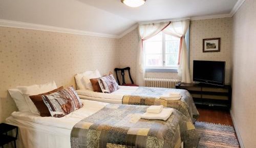 Family Room (2 Adults + 2 Children)