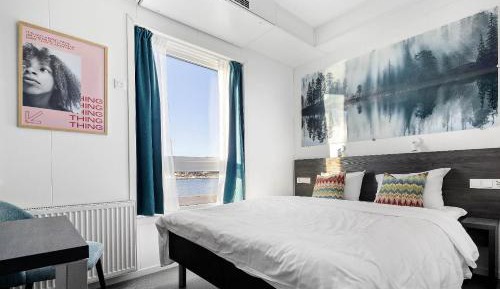 Economy Queen Room with Sea View - Non-Smoking