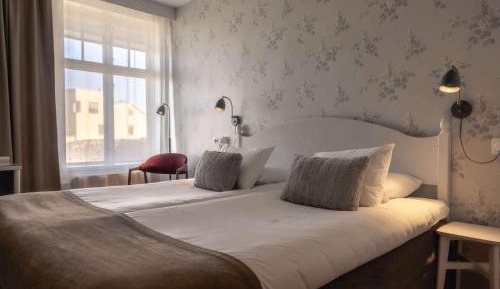 Standard Double Room with Two Single Beds - Non-Smoking