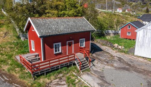 Private Budget Two-Bedroom Cottage