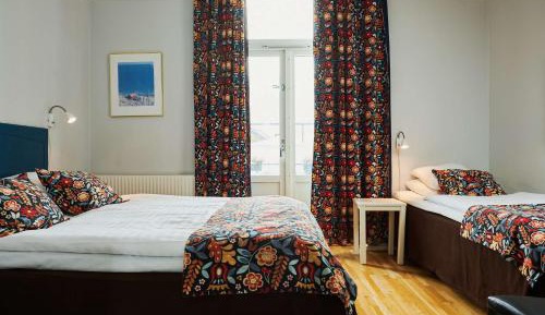 Family Room with One Queen Bed and One Single Bed - Pet Friendly/Non-Smoking
