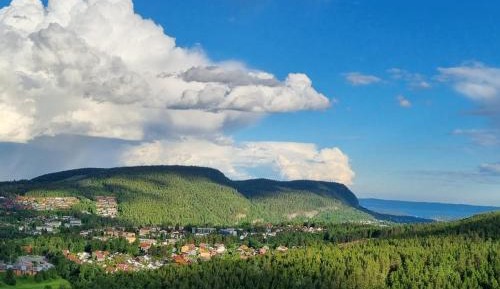 Apartment with Mountain View