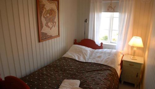 Single Room with Shared Bathroom