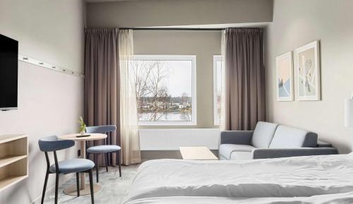 Family King Room with Sofa Bed and Sea View - Non-Smoking