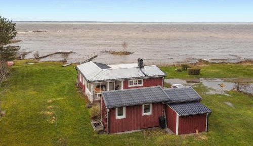 Three-Bedroom Vacation Home 