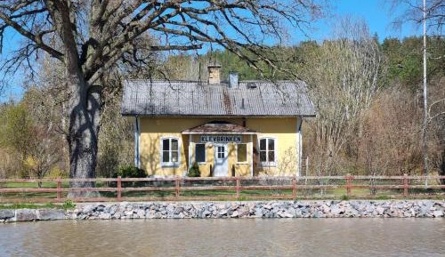 Cottage with Garden View