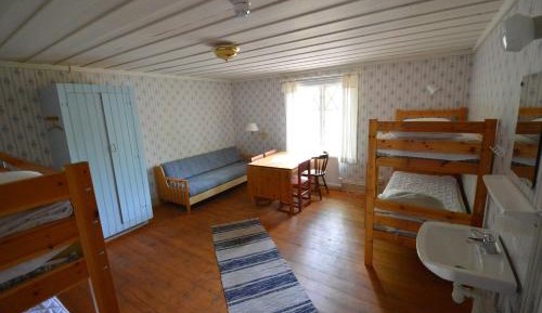 Economy Quadruple Room with Shared Bathroom