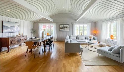 Three-Bedroom Vacation Home 