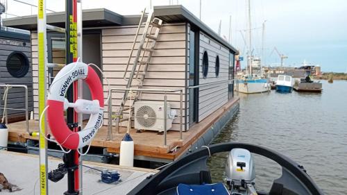 Houseboat with Lake view - Mollösund